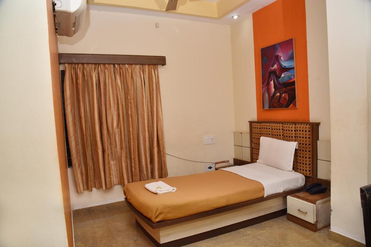 Hotel Ashlesh Manipal Exterior photo